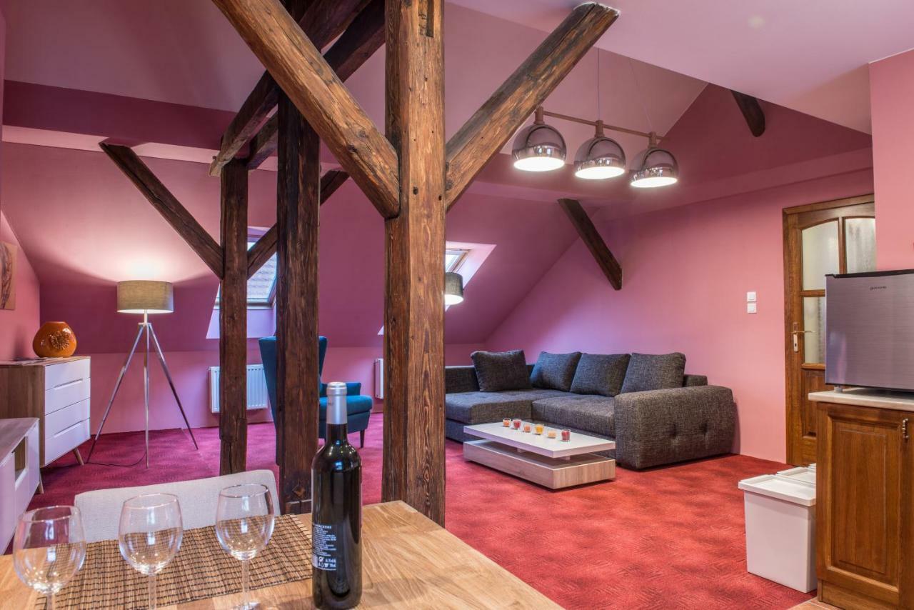 Spacious And Quiet Attic Flat In Centre Prag Eksteriør billede